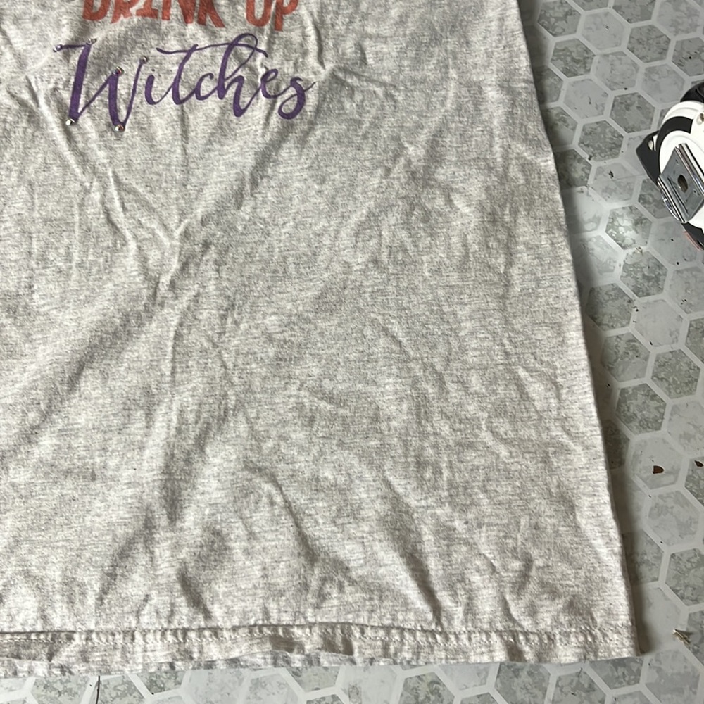 Fruit of the Loom Small Drink Up Witches Gray Short Sleeve Graphic T - Picture 3 of 7